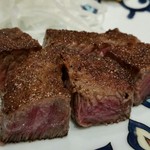 横浜うかい亭 - うかい特選牛サーロインステーキ。