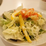 CAFE DE MOMO - 夜限定おすすめカレーセット（600円）の野菜サラダ