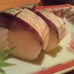 Soba Dokoro Jimbee - 鯖寿司（コースの一品）