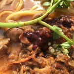 中華蕎麦 とみ田 - 牛煮込みにベリーソース（松戸モリヒロフェスタ）