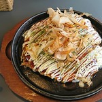 OKONOMIYAKI DINING FAM  - 豚玉（マヨネーズ＆かつお節＆青海苔乗せ）：600円