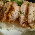 カレー屋アカマル - 厚切り豚ロースカツカレー￥１３８０ご飯大盛り￥１００パクチー追加￥１５０