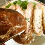 カレー屋アカマル - 厚切り豚ロースカツカレー￥１３８０ご飯大盛り￥１００パクチー追加￥１５０