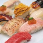 Kikusuizushi - 【明石の鮮魚】旬のおまかせにぎり。その季節、その日の一番美味しいものを提供させて頂きます。明石の魚はもちろん、厳選された鮮魚の数々をお楽しみ下さい。