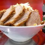 ラーメン タロー 五反田の陣 - ラーメンＷ豚入り950円（野菜マシマシ、削り節）