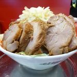 ラーメン タロー 五反田の陣 - ラーメンＷ豚入り950円（野菜マシマシ、削り節）