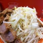 ラーメン タロー 五反田の陣 - ラーメンＷ豚入り950円（野菜マシマシ、削り節）