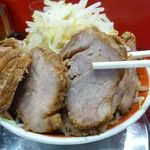 ラーメン タロー 五反田の陣 - ラーメンＷ豚入り950円（野菜マシマシ、削り節）