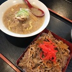 Mampuku Roguisami - 牛丼と半ラーメン
                        