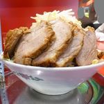 ラーメン タロー 五反田の陣 - ラーメンＷ豚入り950円（野菜マシマシ、削り節）