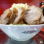 ラーメン タロー 五反田の陣 - ラーメンＷ豚入り950円（野菜マシマシ、削り節）