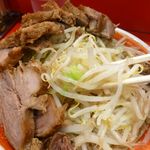 ラーメン タロー 五反田の陣 - ラーメンＷ豚入り950円（野菜マシマシ、削り節）