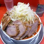 ラーメン タロー 五反田の陣 - ラーメンＷ豚入り950円（野菜マシマシ、削り節）