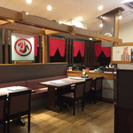 どんじゃか - 店内も広々しています。