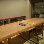 柚木元 - ケヤキのテーブルの個室で