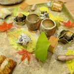 柚木元 - 天然うなぎと蜂のさなぎなど