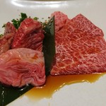 焼肉問屋　くに家 - 上ロースと中落カルビ