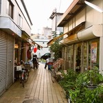 中畑商店 - 神戸の下町にある細い路地の奥にお店はある