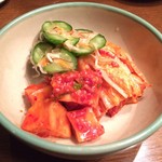 三林精肉店 - キムチ盛り合わせ…量多い