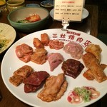 三林精肉店 - ホルモン盛り合わせ…確か1,900円だったが、その価値あり。絶対食べたほうが良い