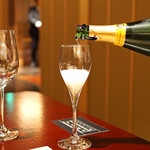 Nakanobou Zuien - Champagne Veuve Clicquot Brut