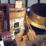 Kuniza Kari Sake Nobun Kakan - 当時、実際に使われていた酒造用道具類がずらりと展示されている。