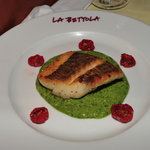 ラ・ベットラ・ダ・オチアイ - 葱とバジルのソースジェノヴァ風 ドライトマト添え