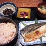 すしまる屋 - 日替わり　たこ飯と鯖の塩焼き