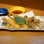 はる壱 - 天麩羅盛り合わせ　めごち、海老、松茸、茄子、舞茸、大葉、椎茸、牡蛎、さつま芋