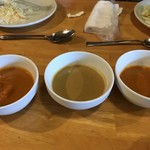 Indoryouri Saman - 左から…日替わりカレー、チキンカレー、キーマカレー