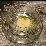 鉄板焼 やまなみ - 帆立貝と蕪のマリネ