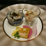 鉄板焼 やまなみ - 北海道産水蛸の炙り
      しっとり蒸したとり胸肉のタブレ
      海老とサーモンのゼリー寄せサフラン風味