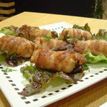 OMEGA SEVEN - 2000円コース料理の一例（特製タレを使用した肉巻きおにぎり）