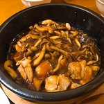 Saburoku - 【2017年10月】陳健一直伝　キノコ土鍋ご飯＠880円、提供時。