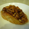 Levain Boulangerie & Patisserie - 料理写真:大量のナッツがこぼれ落ちそう、カラメルナッツデニッシュRM5.00