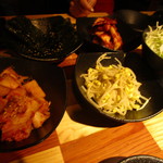 GU3F - キムチなどが登場