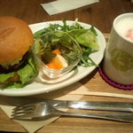 SOYS CAFE - 豆腐バーガーと桜ラテ