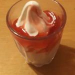 焼肉きんぐ - ストロベリーバニラソフト(2017.11.04)