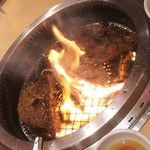 焼肉きんぐ - お肉を焼いてます(2017.11.04)