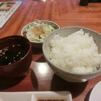 やきにくのバクロ 博多店 - ご飯、味噌汁、漬物