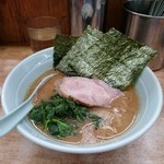 横浜ラーメン 武蔵家  - スープと麺量が少ないデフォルトラーメン650円(税込)