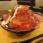ローストビーフ星 - 自家製ローストビーフ丼（メガメガ盛）…税別1290円