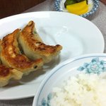 中華 めんきち - 先に到着、ごはんと餃子