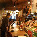 Uotaru - オープンキッチンカウンター有りで調理風景を愉しめます。