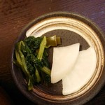 軍ちゃん - 海鮮丼<上>(税抜き1500円)　漬け物