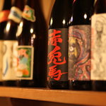 Uotaru - 焼酎や日本酒などこだわりのお酒がずらりと並ぶ