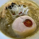 煮干し中華そば一燈 - 濃厚牡蠣白湯そば