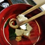 和み茶屋 - [料理] 吸い物椀 具材 (豆腐) アップ♪ｗ