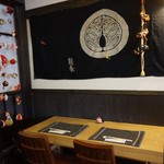 和み茶屋 - [内観] 店内 テーブル上 染め抜き暖簾