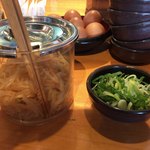 徳島ラーメン 麺王 - 無料のもやしナムル？とトッピングのネギ